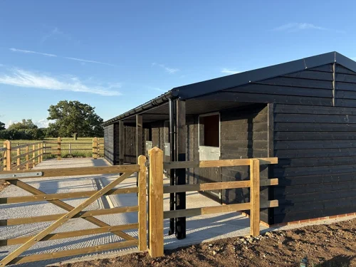 Complete stable with gate complex